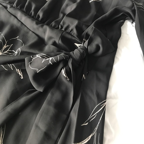 ASTR Black Floral Dress with Side Bow NWT - Picture 4 of 6